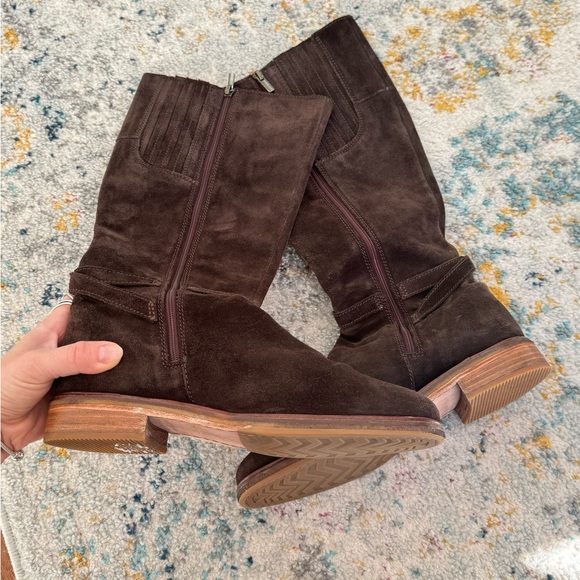 Clarcks Brown suede leather knee-high boots with buckle closure and side zipper - Picture 5 of 10
